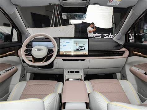 πολυτέλεια 5 Seater ηλεκτρικό SUV γεωμετρίας M6 της EV SUV Geely μακροχρόνιου ποσοστού 450km/580km