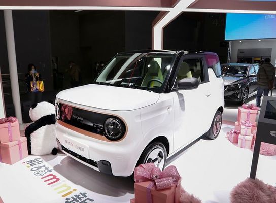 Μίνι EV Geely αυτοκίνητα 4 ηλεκτρική νέα ενέργεια 120km NEDC της Panda Hatchback καθισμάτων