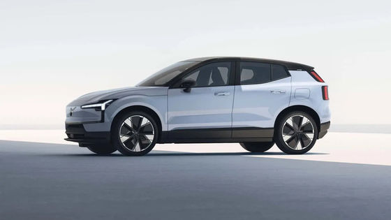 Μικρό ηλεκτρικό SUV Volvo Upmarket και μακράς εμβέλειας EV στο Volvo EX30 τρέχοντας