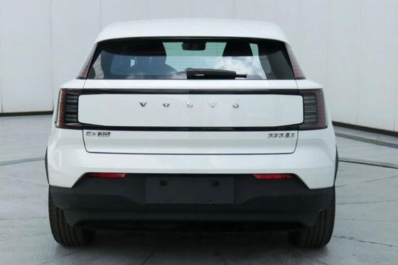 Μικρό ηλεκτρικό SUV Volvo Upmarket και μακράς εμβέλειας EV στο Volvo EX30 τρέχοντας