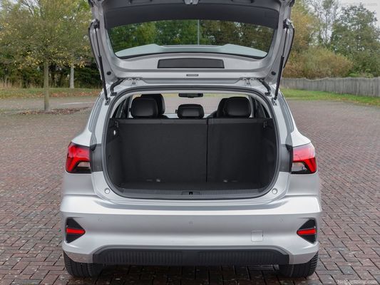 Μεγάλο, άνετο, ηλεκτρικό αυτοκίνητο στο MG 5 EV με αξιοπρεπή αυτονομία 344 χιλιομέτρων και δυνατότητα υπερφόρτισης.