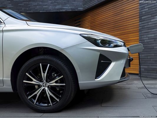 Μεγάλο, άνετο, ηλεκτρικό αυτοκίνητο στο MG 5 EV με αξιοπρεπή αυτονομία 344 χιλιομέτρων και δυνατότητα υπερφόρτισης.