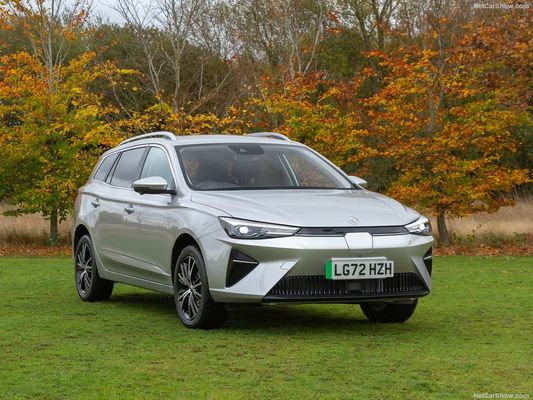 Μεγάλο, άνετο, ηλεκτρικό αυτοκίνητο στο MG 5 EV με αξιοπρεπή αυτονομία 344 χιλιομέτρων και δυνατότητα υπερφόρτισης.