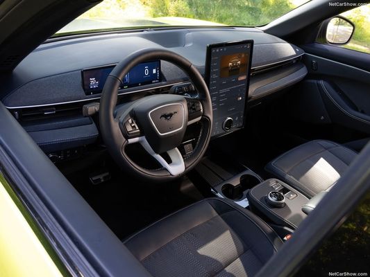 Μοναδική ανάρτηση ράλι, οικογενειακό αυτοκίνητο για αγώνες στο Ford Mustang Mach-E Rally (2024) 480 ίππους