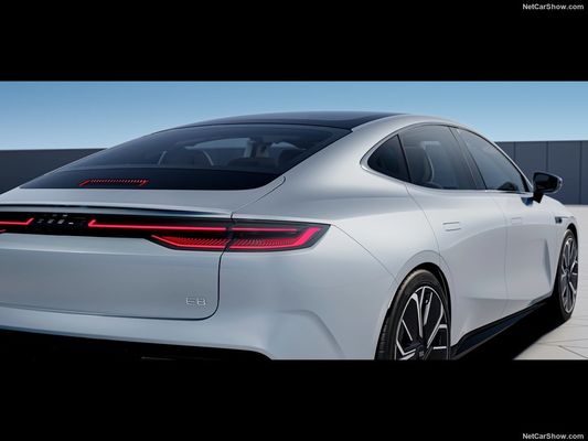 Geely Galaxy E8 Ev Ηλεκτρικό αυτοκίνητο 2024 550Kw Max Νέα Ενέργεια Οχήμα Sedan με ένα κινητήρα με 190km / H Max ταχύτητα