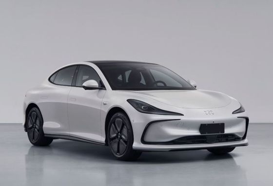 Προπώληση Zhiji L6 Pure Electric 4door Sedan Μηχανοκίνητη ισχύς 216kw με μισό σπιθαμή σιδηροκίνητο αυτοκίνητο νέας ενέργειας