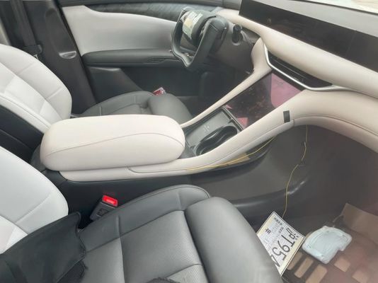 Προπώληση Zhiji L6 Pure Electric 4door Sedan Μηχανοκίνητη ισχύς 216kw με μισό σπιθαμή σιδηροκίνητο αυτοκίνητο νέας ενέργειας