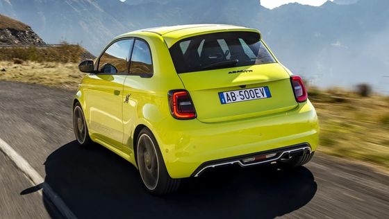 Γλυκό και σπορ στο Abarth 500e Hot Hatchback Ηλεκτρικό αυτοκίνητο όσο διασκεδαστικό όσο η βενζίνη 152P.S.