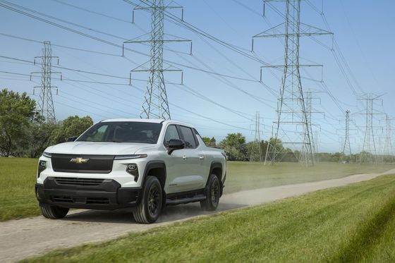 Νέα ενέργεια pickup 2024 Chevrolet Silverado EV με εντυπωσιακή 450 μίλια EPA εμβέλεια εργάζονται σε 10000lb ικανότητα ρυμούλκησης