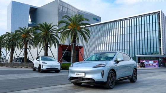 Το 2023 το GAC Aion's Hyper HT Fastback SUVRWD έκδοση ανταλλαγής μπαταρίας με πόρτες Gull Wing, 245 HP, 550 Km Of range