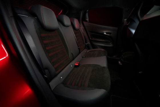 Το πιο σπορ, μικρό αυτοκίνητο της Alfa Romeo, το πρώτο EV Milano με δύο επιλογές κίνησης, 156h και 240h WLTC 240 μίλια.