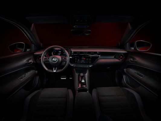 Το πιο σπορ, μικρό αυτοκίνητο της Alfa Romeo, το πρώτο EV Milano με δύο επιλογές κίνησης, 156h και 240h WLTC 240 μίλια.