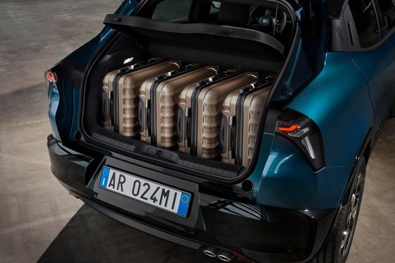 Το πιο σπορ, μικρό αυτοκίνητο της Alfa Romeo, το πρώτο EV Milano με δύο επιλογές κίνησης, 156h και 240h WLTC 240 μίλια.