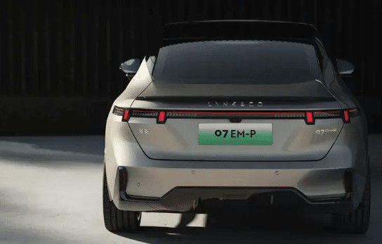Σήμερα, η πιο πρόσφατη κυκλοφορία της LYNK & CO 07 EM-P 126km μεγάλης εμβέλειας Pro PHEV 160 kW ηλεκτρικός κινητήρας & 350N.m ροπή νέα ενέργεια όχημα