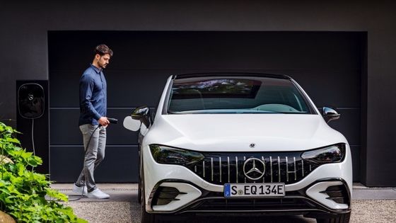 Ηλεκτρικό όχημα μεγάλης εμβέλειας Mercedes-Benz EQE AMG 53 4MATIC+με ισχύ κινητήρα 460kw/625P.s 220km/h μέγιστη ταχύτητα