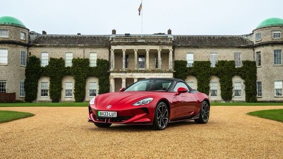 Το MG Cyberster Trophy είναι ένα ηλεκτρικό σπορ αυτοκίνητο με 335 ίππους και 350 λίβρες ροπής.