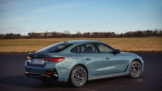 Καθαρό ηλεκτρικό όχημα υψηλής απόδοσης 450χλμ. BMW i4 επιτάχυνση 0-100χλμ. σε 3,9s 225χλμ.