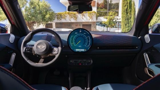 Όλο νέο MINI Aceman SE 54.2kwh μπαταρία με δυνατή 215hp & 330N.m κινητήρα 7.1s επιτάχυνση 0-100km / h