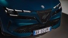 Πρώτο ηλεκτρικό αυτοκίνητο Alfa Romeo Junior Electric με μπαταρία 54,8kwh και μέγιστη ισχύ 158kW, μέχρι και 345 μίλια.