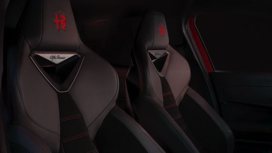 Πρώτο ηλεκτρικό αυτοκίνητο Alfa Romeo Junior Electric με μπαταρία 54,8kwh και μέγιστη ισχύ 158kW, μέχρι και 345 μίλια.