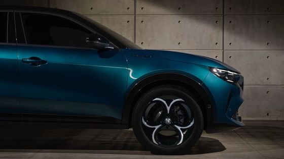 Πρώτο ηλεκτρικό αυτοκίνητο Alfa Romeo Junior Electric με μπαταρία 54,8kwh και μέγιστη ισχύ 158kW, μέχρι και 345 μίλια.