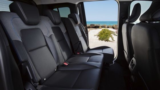 Η άνετη θέση οδήγησης και η πρακτική καμπίνα με καλή αξία Nissan Townstar MPV Pure Ev με WLTP 285km