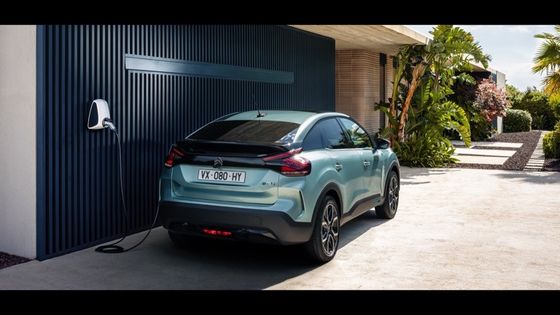 Καλή οδήγηση Το E-C4 της Citroen με 115kW (156ps) ισχύς σε 150km/h Μέγιστη ταχύτητα 54kwh Λιθιοϊονική μπαταρία