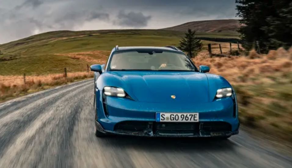 Πιο ολοκληρωμένο γρήγορο ηλεκτρικό όχημα - Porsche Taycan cross Turismo μέγιστη ταχύτητα 220km/h