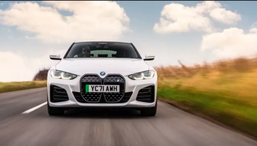 Η πιο πρόσφατη και τετρακίνητη BMW i4 με διπλό ηλεκτρικό κινητήρα power&hatchback available