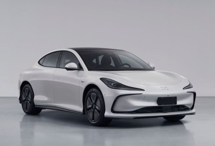 Προπώληση Zhiji L6 Pure Electric 4door Sedan Μηχανοκίνητη ισχύς 216kw με μισό σπιθαμή σιδηροκίνητο αυτοκίνητο νέας ενέργειας
