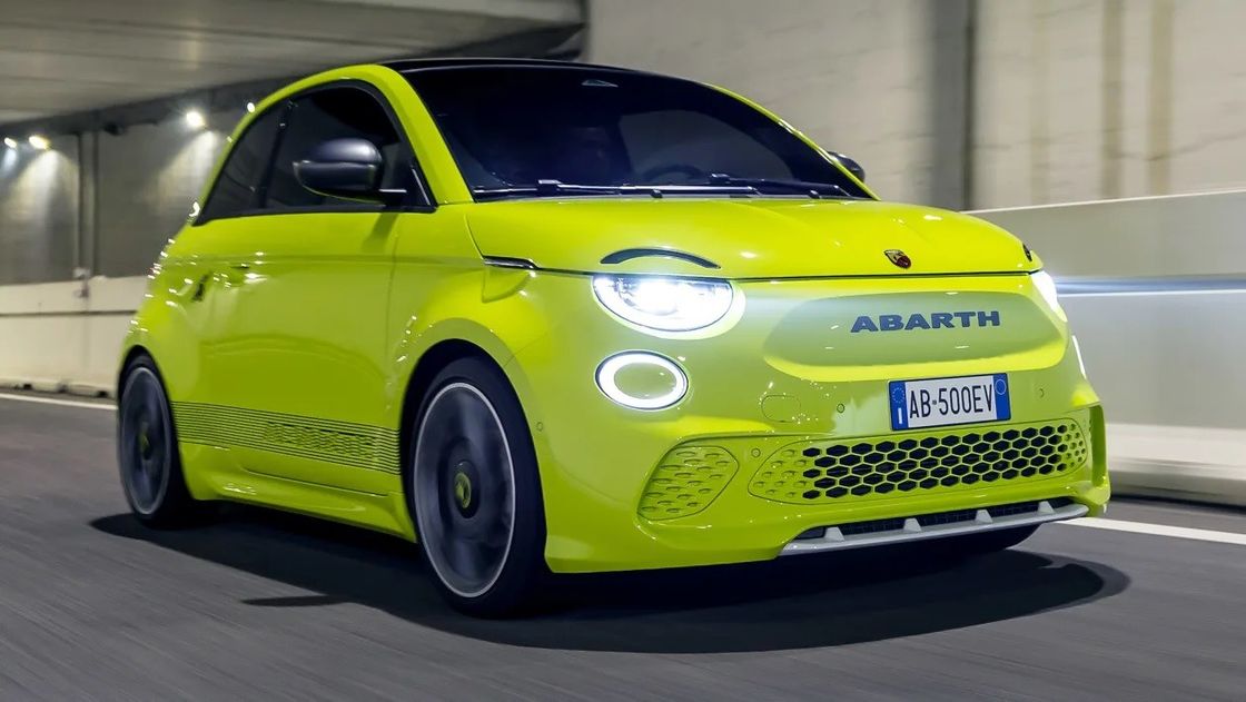 Γλυκό και σπορ στο Abarth 500e Hot Hatchback Ηλεκτρικό αυτοκίνητο όσο διασκεδαστικό όσο η βενζίνη 152P.S.