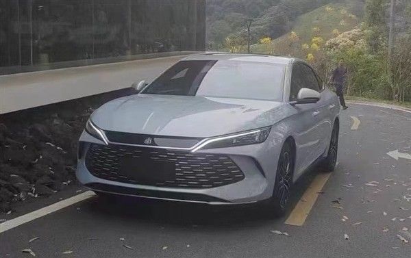 Προπώληση 2024 BYD Qinn L DM-i 80 χλμ Ηλεκτρικό όχημα Έφτασε Σύντομα Υβριδικό αυτοκίνητο 1.5T 101ps L4 Νέο αυτοκίνητο Engergy