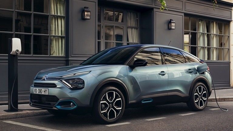 Καλή οδήγηση Το E-C4 της Citroen με 115kW (156ps) ισχύς σε 150km/h Μέγιστη ταχύτητα 54kwh Λιθιοϊονική μπαταρία